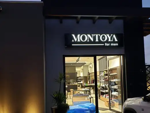 Luminoso de fachada — projeto Montoya For Men pela Focco Luminosos