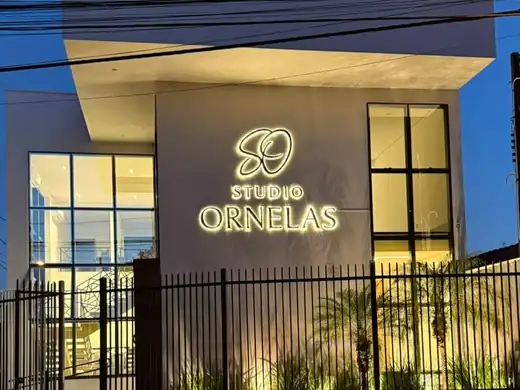 Letras caixa iluminadas — projeto Studio Ornelas pela Focco Luminosos