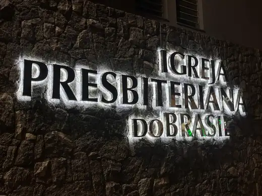 Detalhe do letreiro — projeto Igreja Presbiteriana do Brasil pela Focco Luminosos